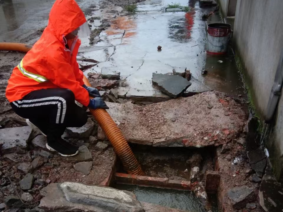 荔湾专业清理污水池 炜誉市政以规范流程守护城市 “肠道”